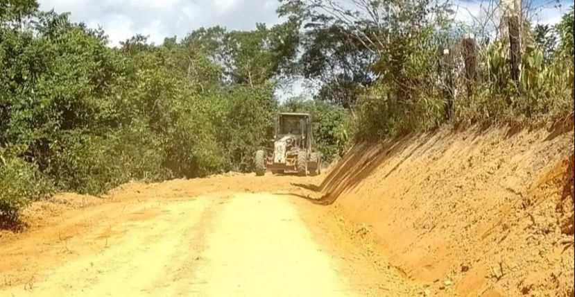 Camacã: Prefeitura recupera estrada da região Estrela de São João do Panelinha e região Córrego de Areia